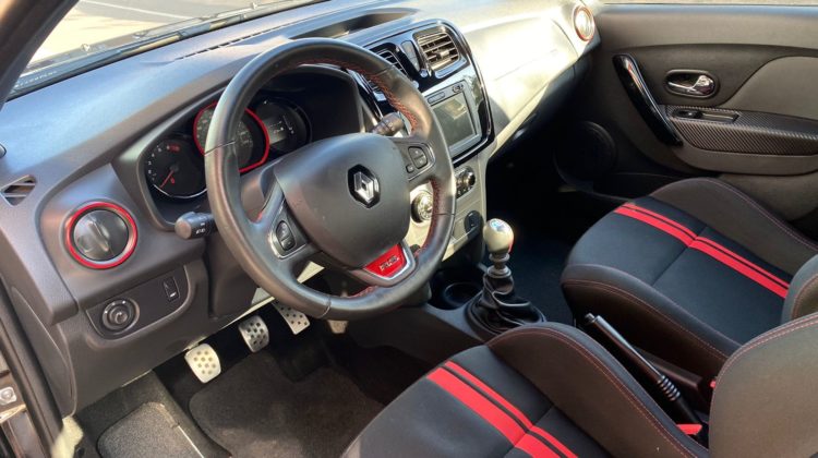 RENAULT SANDERO RS 2.0
