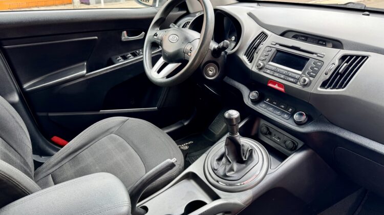 KIA SPORTAGE LX 2.0