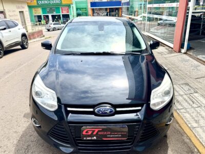 FORD FOCUS SEDAN TITANIUM 2.0