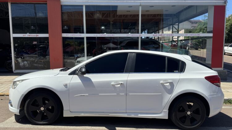 CHEVROLET CRUZE LT HATCH 1.8