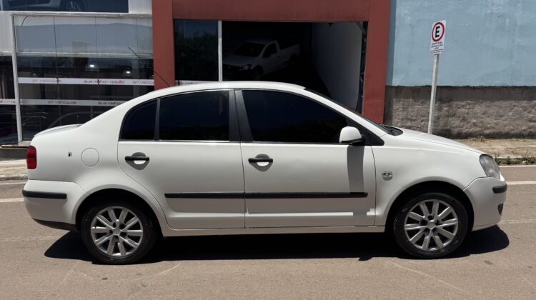 VOLKSWAGEN POLO SEDAN 1.6