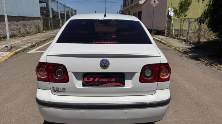 VOLKSWAGEN POLO SEDAN 1.6