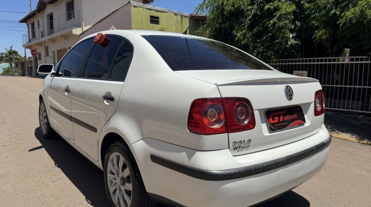 VOLKSWAGEN POLO SEDAN 1.6
