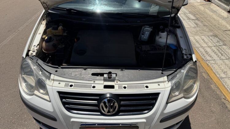 VOLKSWAGEN POLO SEDAN 1.6