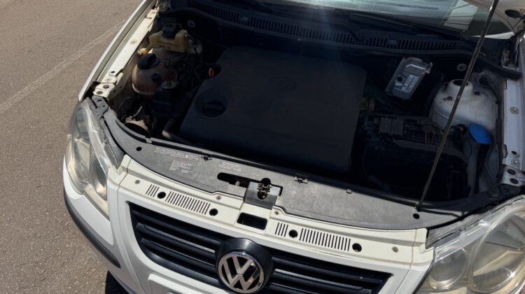 VOLKSWAGEN POLO SEDAN 1.6