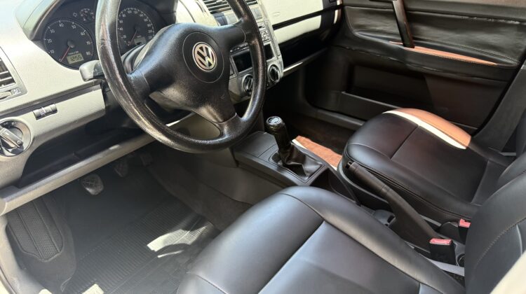 VOLKSWAGEN POLO SEDAN 1.6