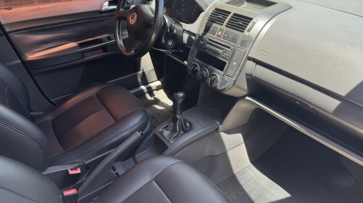 VOLKSWAGEN POLO SEDAN 1.6