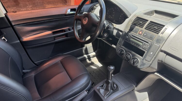 VOLKSWAGEN POLO SEDAN 1.6