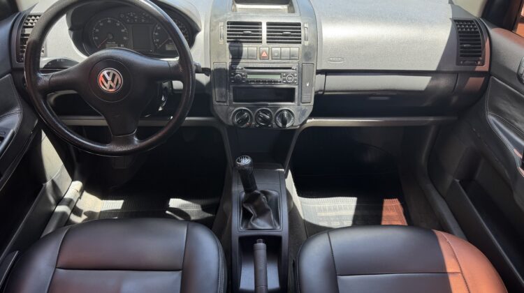 VOLKSWAGEN POLO SEDAN 1.6
