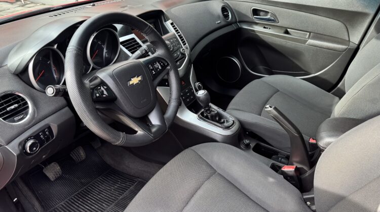CHEVROLET CRUZE HATCH LT 1.8