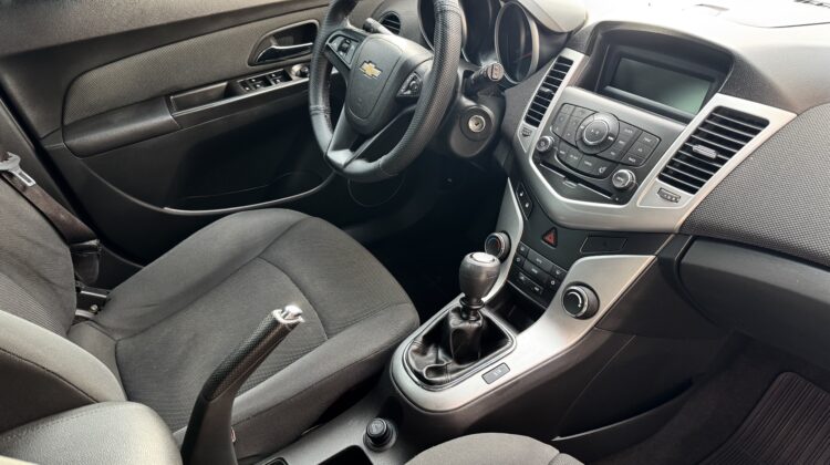 CHEVROLET CRUZE HATCH LT 1.8