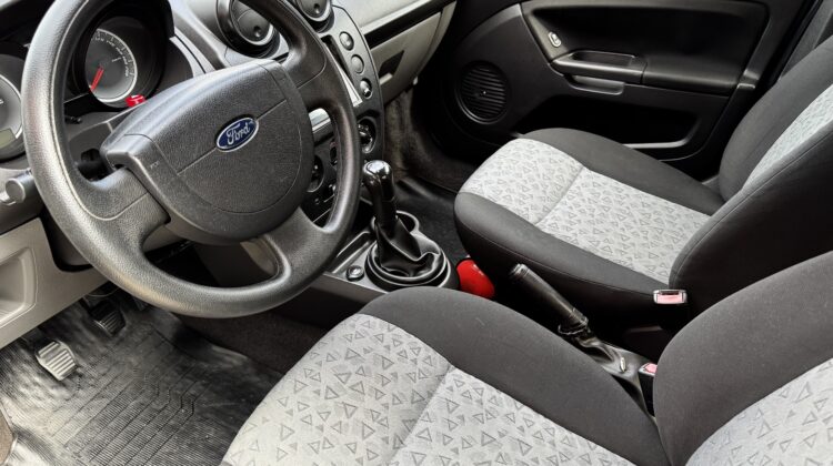 FORD FIESTA SEDAN 1.6