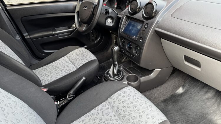FORD FIESTA SEDAN 1.6