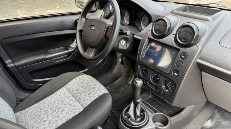 FORD FIESTA SEDAN 1.6