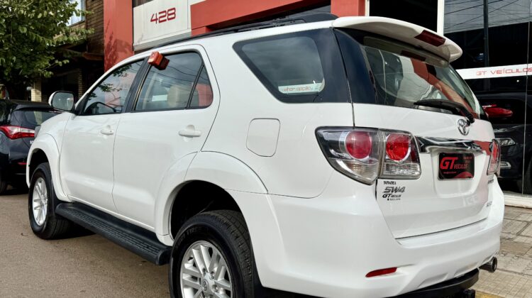 TOYOTA SW4 SRV 4×4 3.0 2014