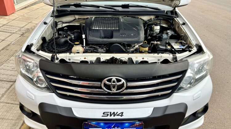 TOYOTA SW4 SRV 4×4 3.0 2014