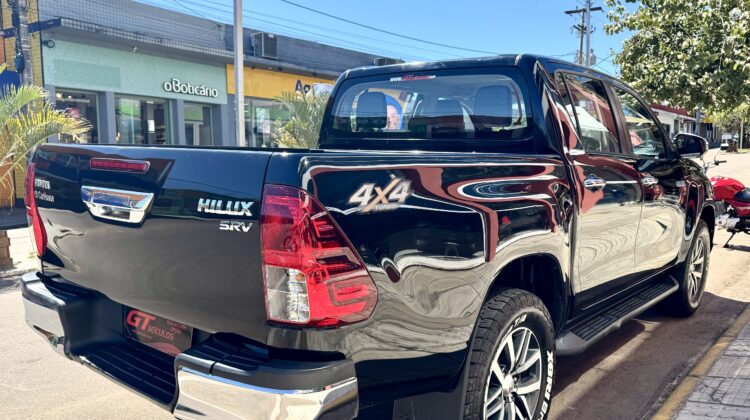 TOYOTA HILUX SRV 4X4 2.8 TDIESEL